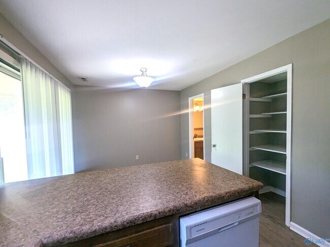 Foto del edificio - 9008 Mahogany Row SE