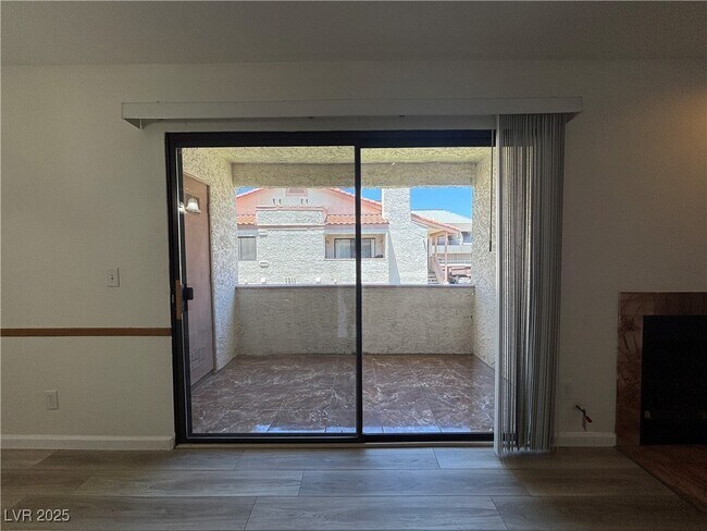 Building Photo - 1341 Del Mar St