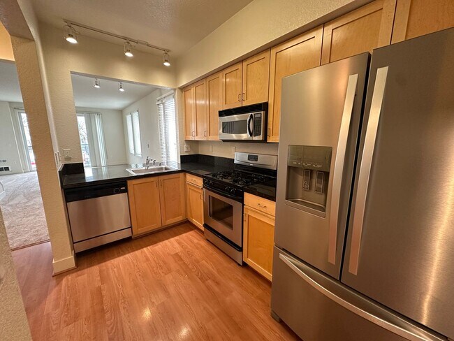 Foto del edificio - $500 First Month Special !! Spacious 2 Bed...