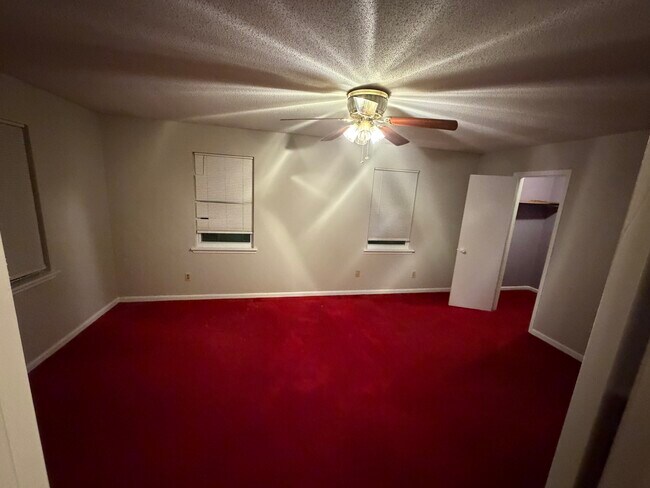 Foto del edificio - 2713 Fair Oak Ct