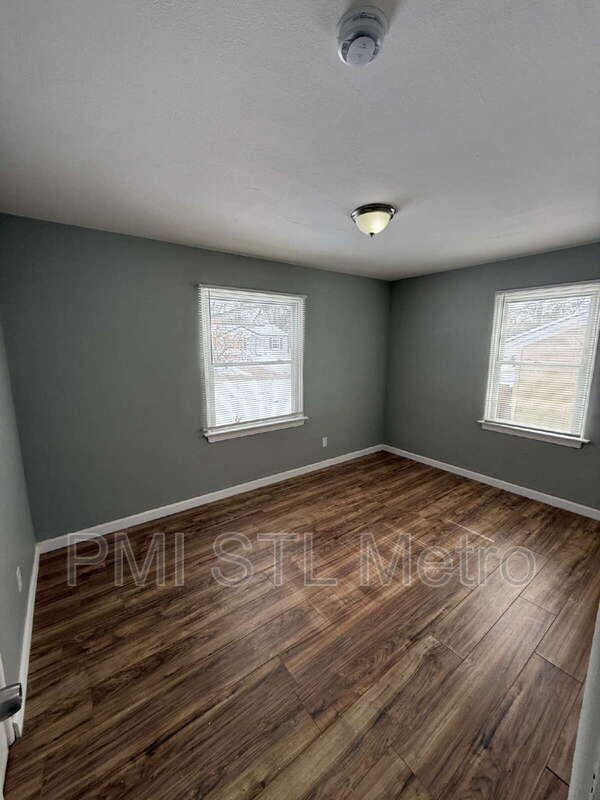 Foto del edificio - 9729 Lorna Ln