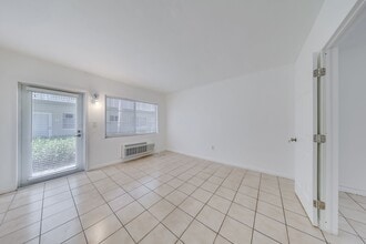 Building Photo - 6930 Rue Versailles Dr