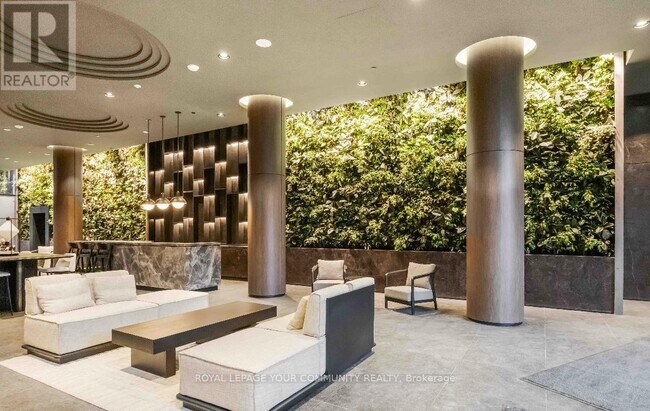 Photo du bâtiment - 120 Broadway Ave