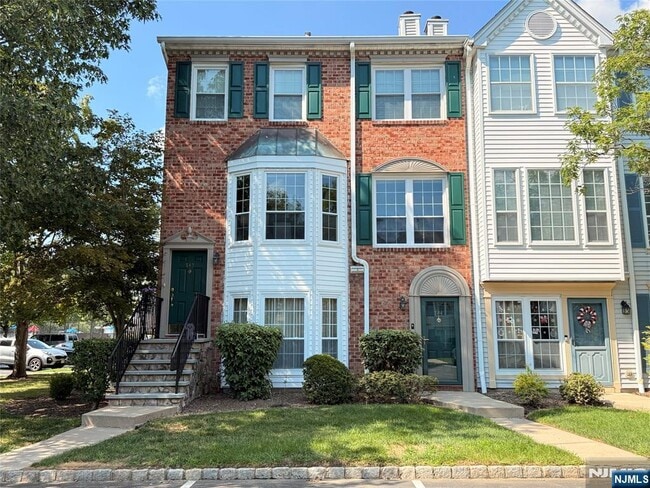 Building Photo - 744 Pepperidge Rd