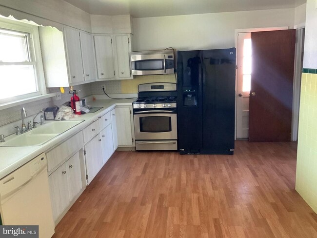 Building Photo - 61 Yale Ave