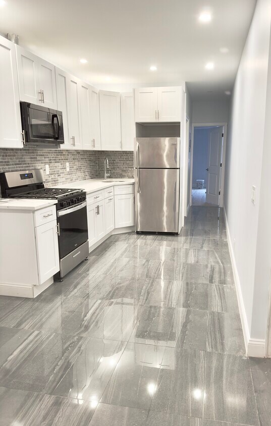 Foto principal - 6015 68th Ave