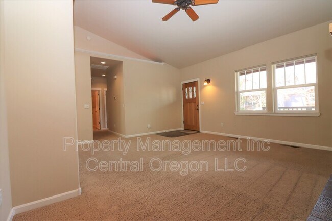 Building Photo - 1498 N W Lepage Pl