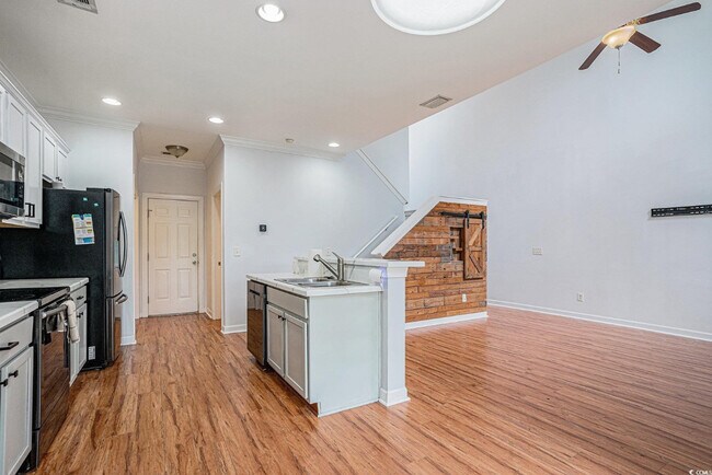 Foto del edificio - 1120 Fairway Ln