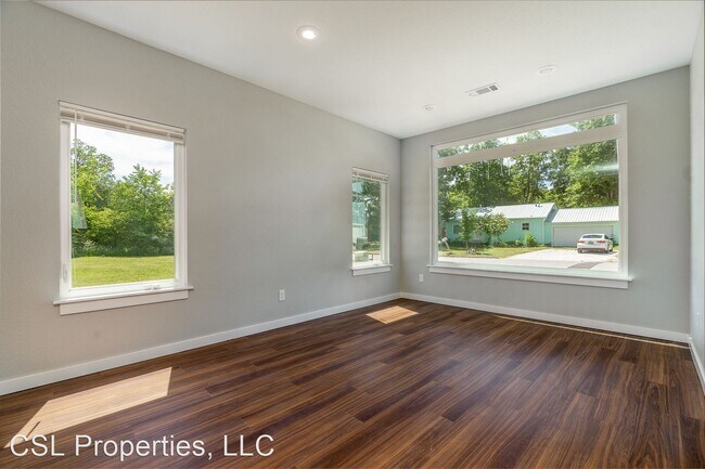 Building Photo - 3 br, 2.5 bath House - 928 W Lawson street