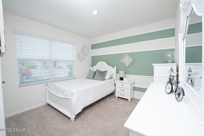 Foto del edificio - 1326 Middle Lk Dr