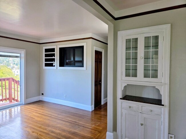 Building Photo - 708 Calmar Ave