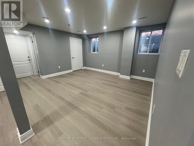 Building Photo - 10 Mussle White Rd