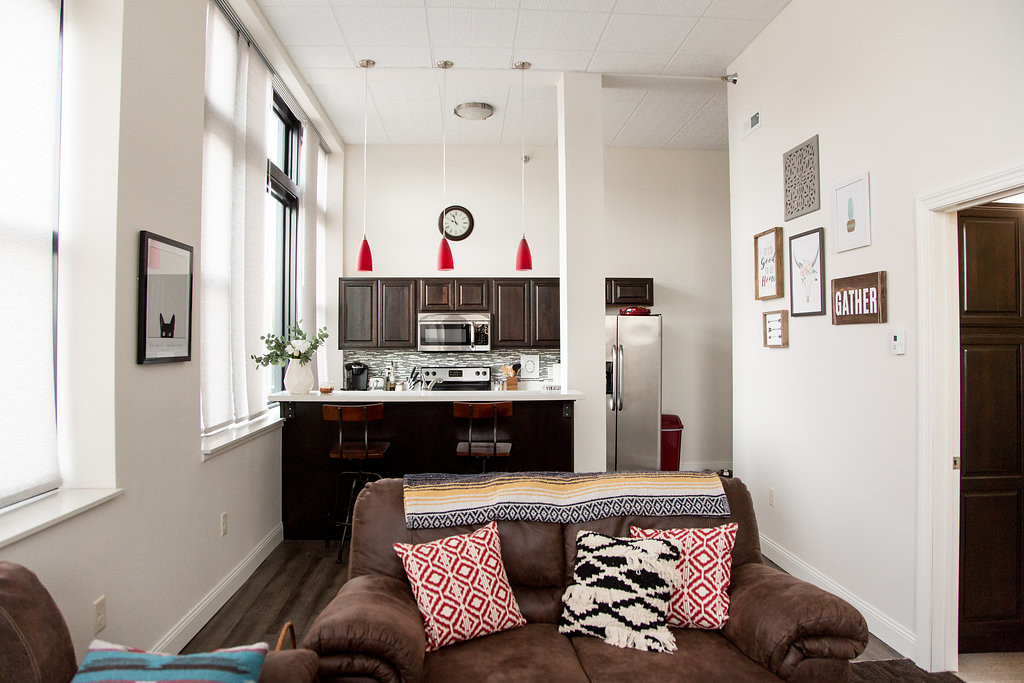 Open Floor Plan - Living Room And Kitchen - 321 S Main St