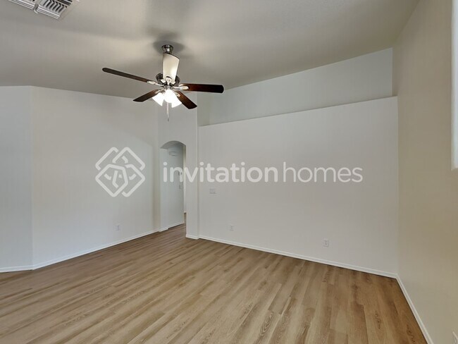Foto del edificio - 8010 W Joedad Terrace