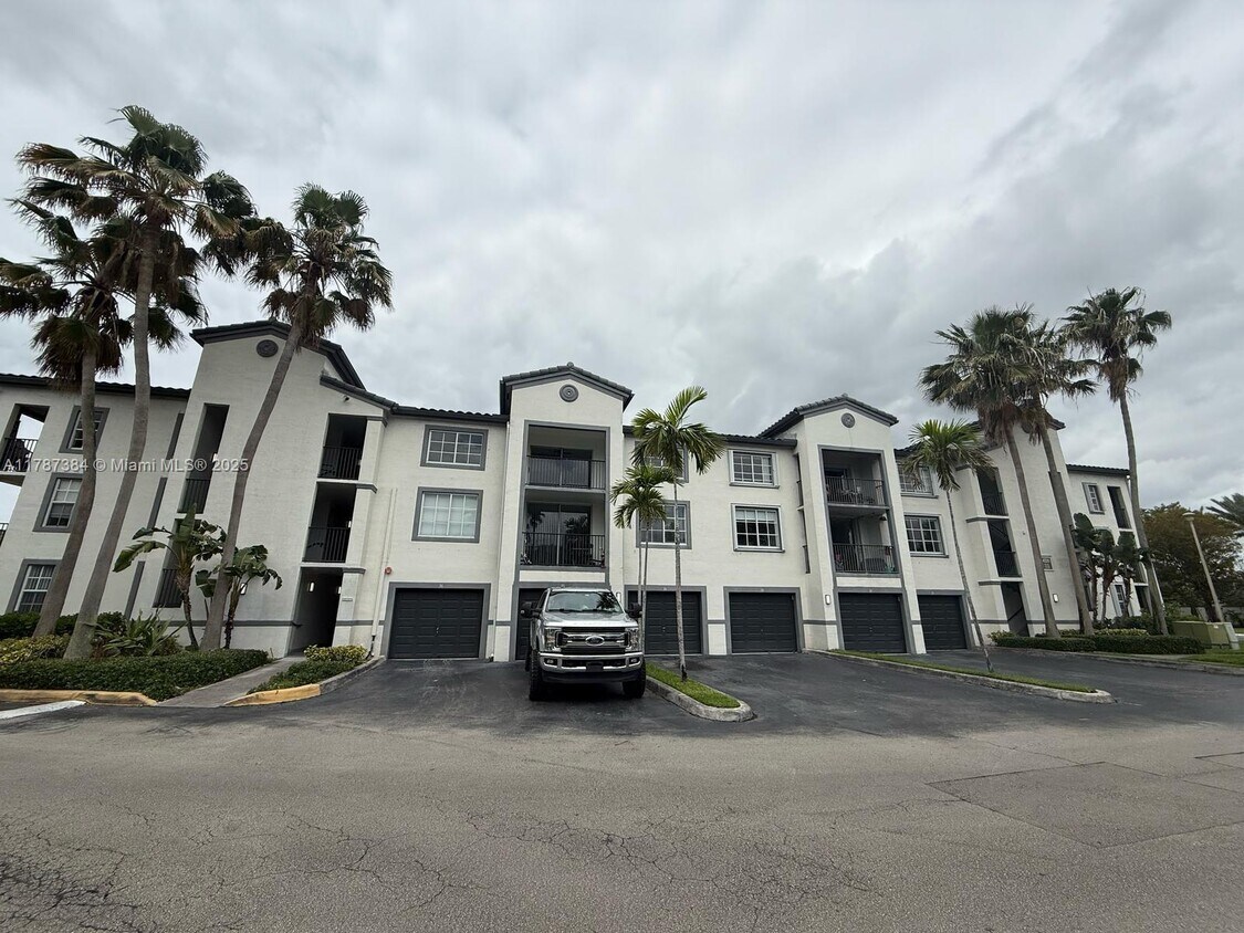 Primary Photo - 4320 NW 107th Ave