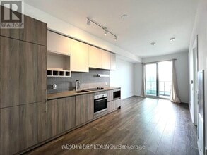 Building Photo - 950 Portage Pkwy