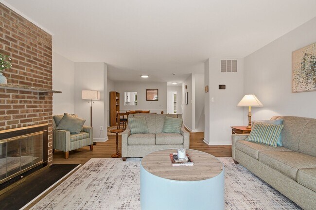 Foto del edificio - 1608 Key Blvd