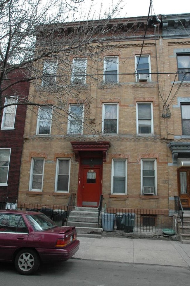 Building Photo - 6060 Catalpa Ave