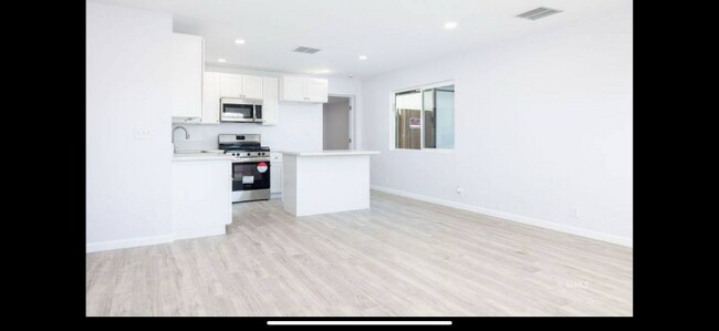 Foto del edificio - 341 S Gordon St