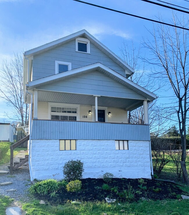 Foto del edificio - 126 E Caroline Ave