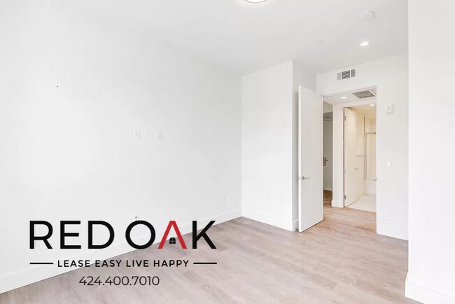 Building Photo - Sun-Drenched, Serene One Bedroom with a Sp...