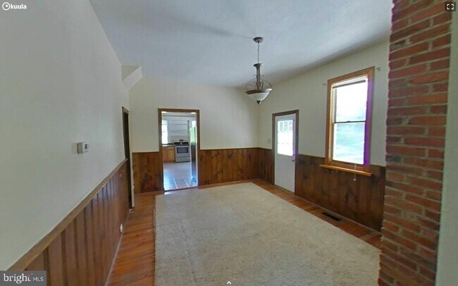 Building Photo - 216 Sinking Springs Ln