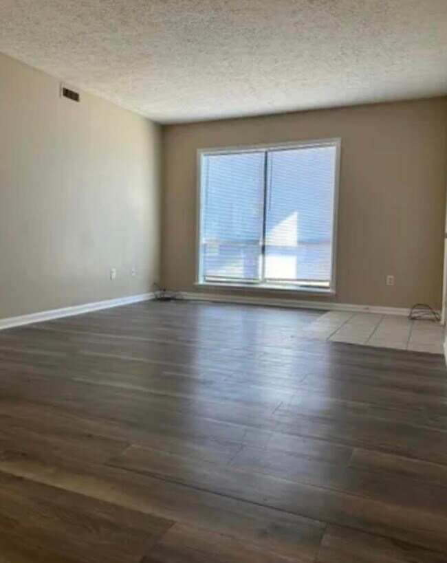 Building Photo - 615 Carter Ln