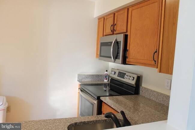 Building Photo - 908 Eaton Ct