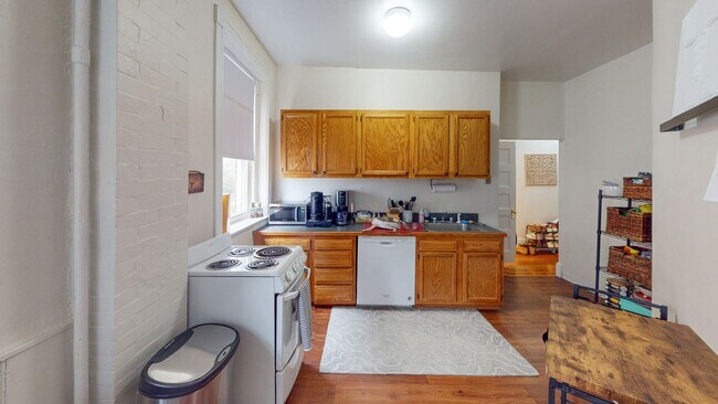 Foto del edificio - Brookline 1 Bed – Elevator Building – Heat & Hot Water Included – No Fee – 9/1