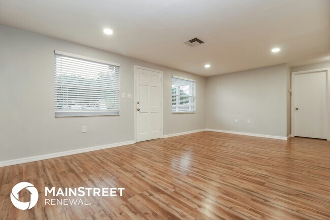 Foto del edificio - 3040 Brompton Dr