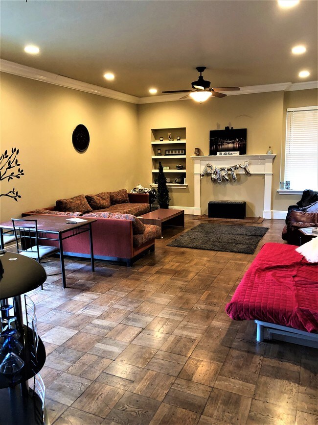 Building Photo - 488 E 3rd St