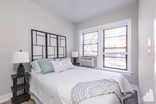 Foto del edificio - 703 W Brompton Ave