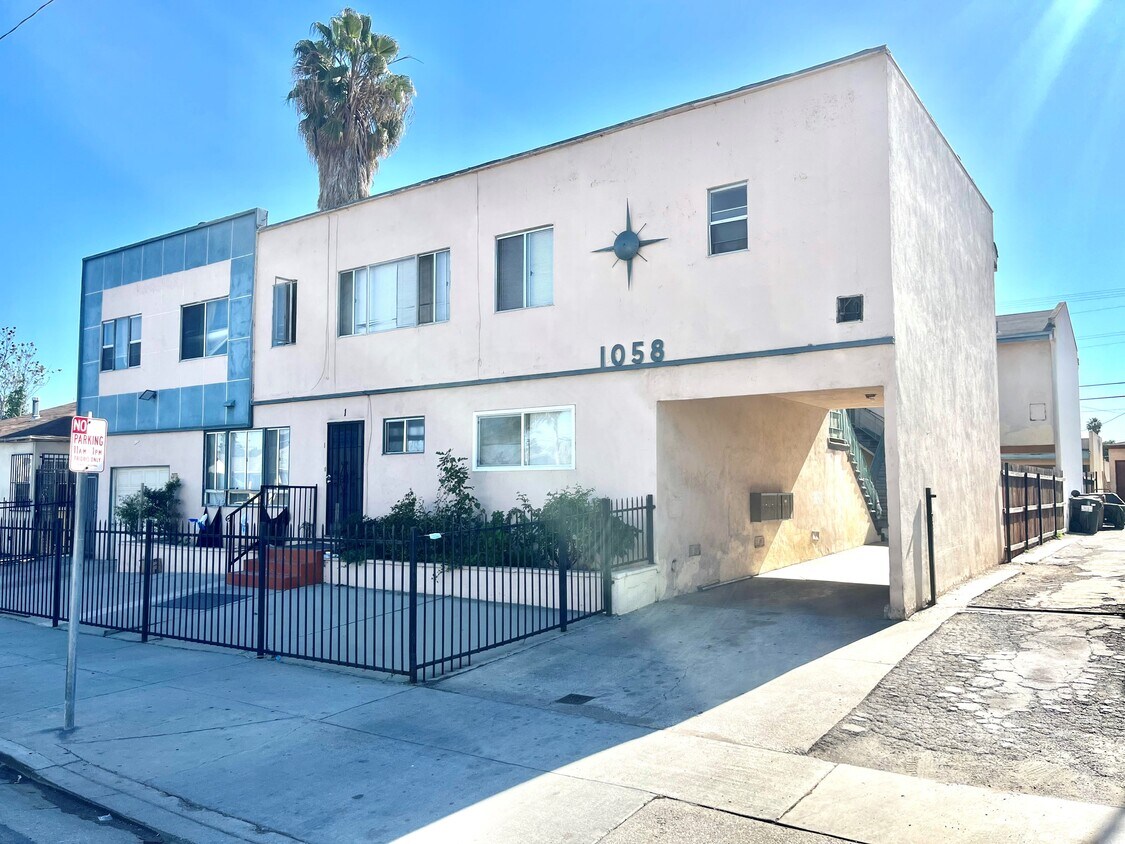 Foto principal - 1058 W 101st St