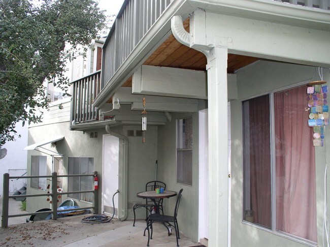 Foto del edificio - 548 Sturtevant Dr