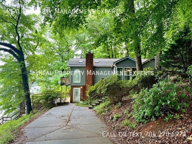 Building Photo - 3324 Sadler Rd