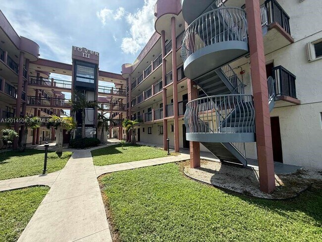 Building Photo - 5400 W 21st Ct