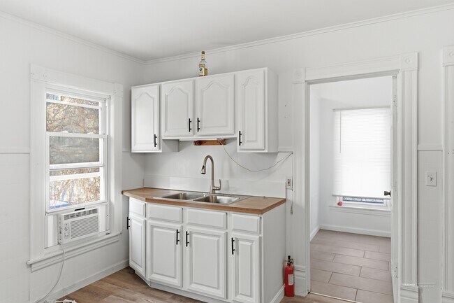 Foto del edificio - 107 Charles Ave