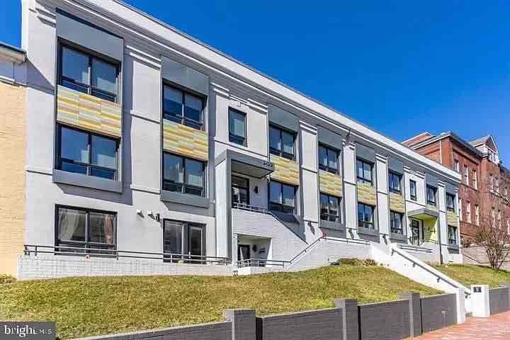 Photo - 2422 17th St NW (Washington, DC)