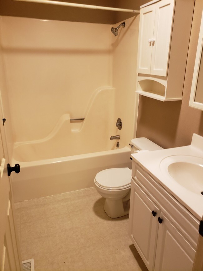 529 Briarwood Dr, Troy, IL 62294 Townhome Rentals in Troy IL