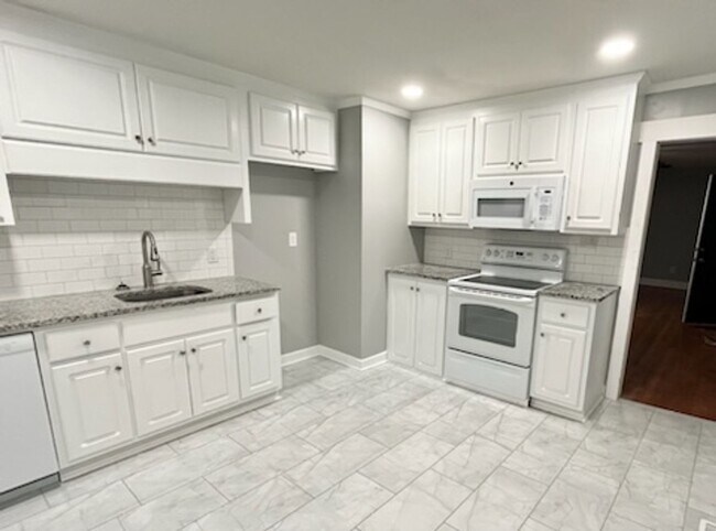 Foto del edificio - 205 Clyde Ave N