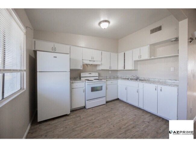 Foto del edificio - Introducing this Delightful Phoenix 2/1 Apartment Unit!