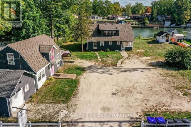 Building Photo - 1067 Mosley St