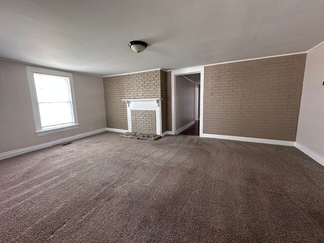 Building Photo - Historic 3 Bedroom Mill House in Downtown ...