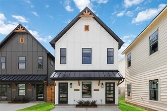 Building Photo - 8025 Cora St