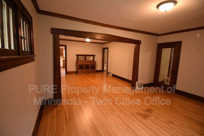 Building Photo - 2727 Queen Ave N