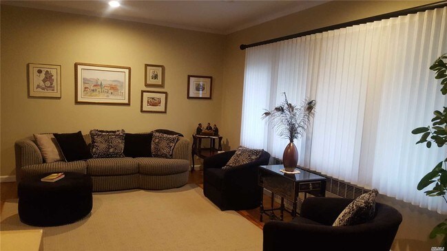 Foto del edificio - 73-33 171st St