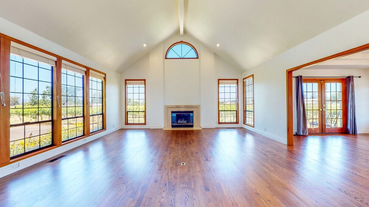Foto principal - Beautiful 4 bedroom 3.5 bath Home with 2 c...