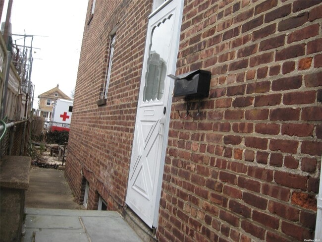 Building Photo - 152 Garfield Ave