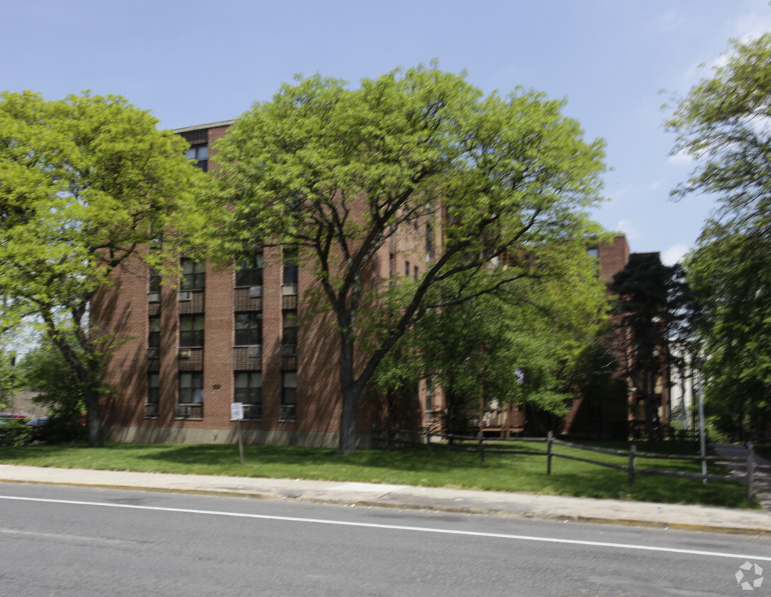 Building Photo - Elizabeth Center