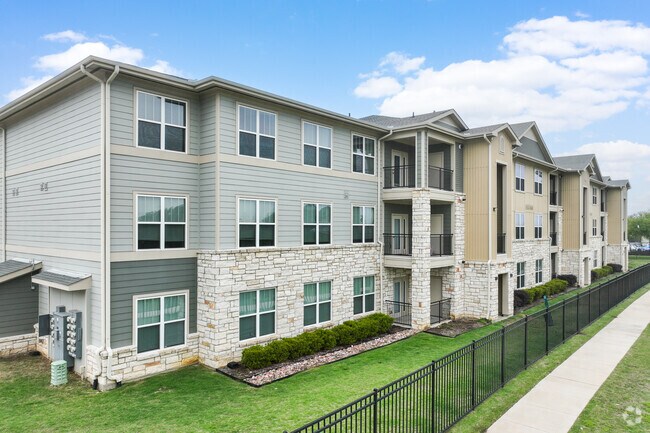 Alternar - Patriot Pointe